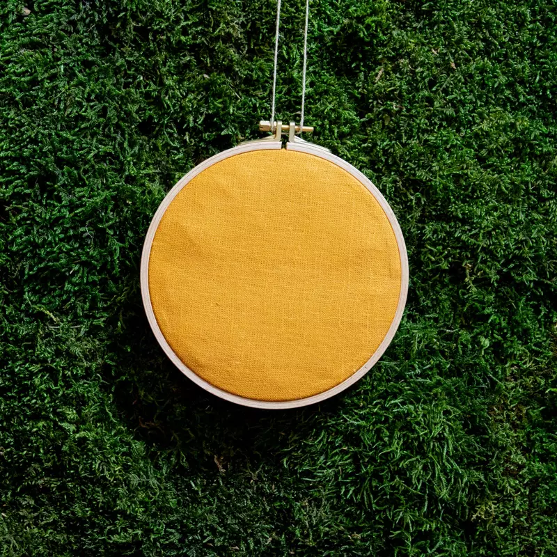 Lenvászon mustársárga színben hímzéshez
